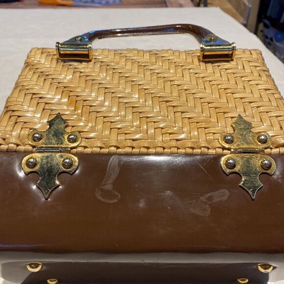 Crown Lewis Vintage basket weave purse lacquered straw bucket with gold hardware - Picture 11 of 11